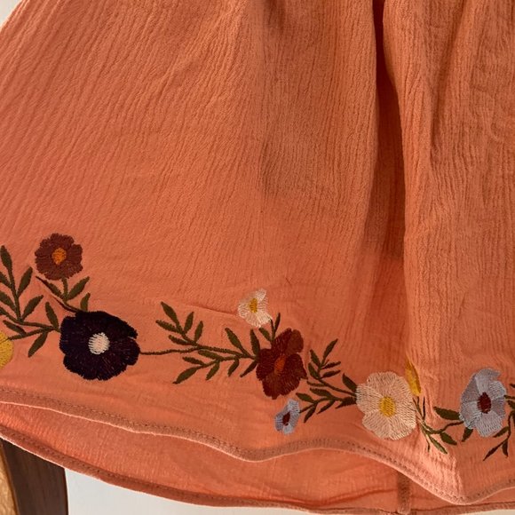 FOREVER 21 Embroidered Blush Crop Top Small - Picture 2 of 7